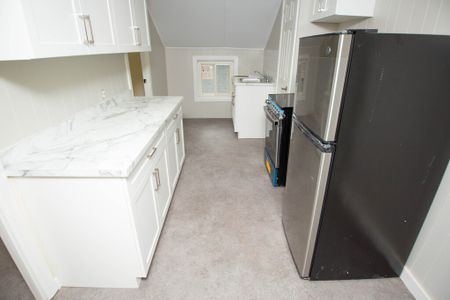 **COZY** ONE BED + DEN APARTMENT IN WELLAND!** - Photo 5