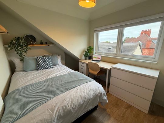 4 bed Semi-Detached House for Rent - Photo 1