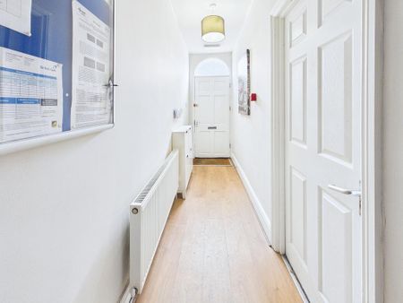 1 bedroom in a house share to rent - Photo 5