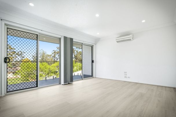 Spacious 5-Bedroom Family Home with Stunning Views! - Photo 1