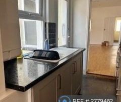 3 bedroom terraced house to rent - Photo 6