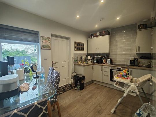 2 bedroom end of terrace house to rent - Photo 1