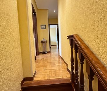 Dúplex de alquiler en Calle María Bandujo, Cimadevilla - Photo 2