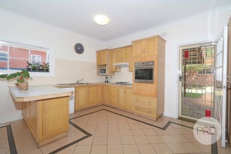 35 Bluett Cresent, Turvey Park NSW 2650 - Photo 5