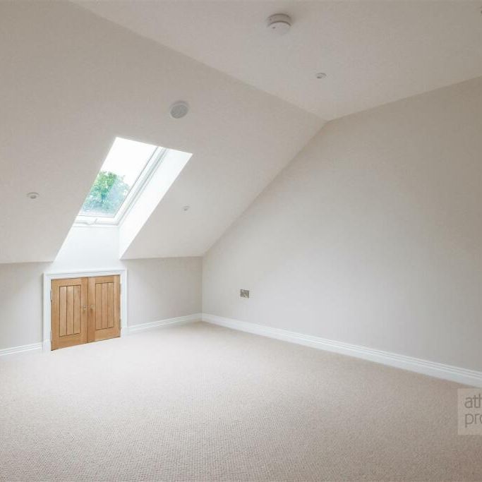 4 Bedroom Apartment on George Street, Whalley - Photo 1