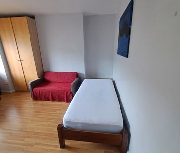 Room in a Shared House, Riffel Road, NW2 - Photo 2