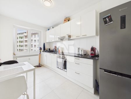 Praktische 2.5-Zimmer-Wohnung mit Balkon, Lift, Waschturm und idealer Anbindung - Foto 2