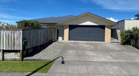IMMACULATE 3 BEDROOM, 2 BATHROOM IN BELL BLOCK - Photo 5