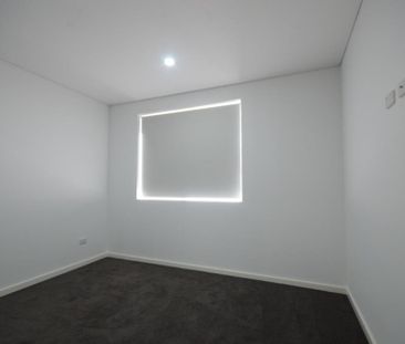 Near New 3 Bedroom Apartment!!! Luxury Living!!! - Photo 3