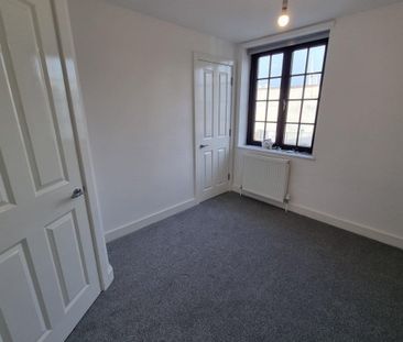 High Street - Photo 6