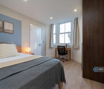 1 bedroom in a house share to rent - Photo 2