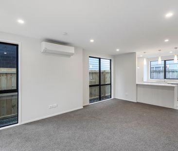 Townhouse in a convenient location! - Photo 4