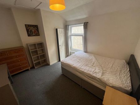 3 bedroom terraced house to rent - Photo 4