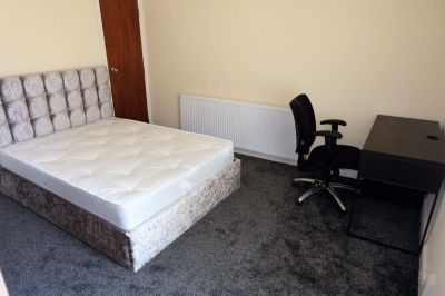 4 bedroom House in Burley Lodge Terrace, Leeds - Photo 3
