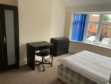 4 bedroom semi-detached house to rent - Photo 3