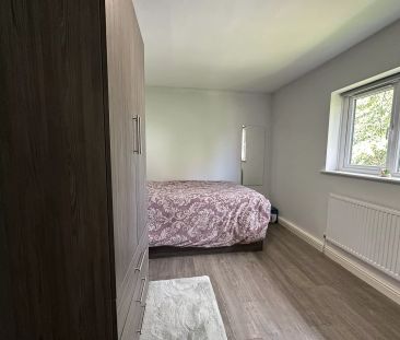 Two Bed Flat - Photo 5