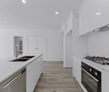 111 Prudence Parade, Point Cook VIC 3030 - House For Rent | Domain - Photo 1