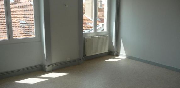 Location Appartement 2 pièces 50m² ST ETIENNE 42000 - Photo 2