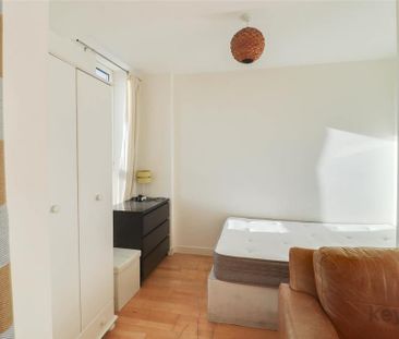 1 bedroom penthouse to rent - Photo 4
