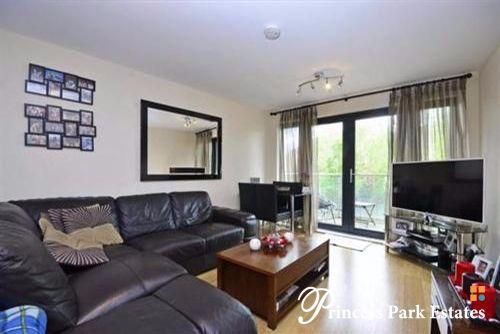 3 bedroom flat to rent - Photo 1