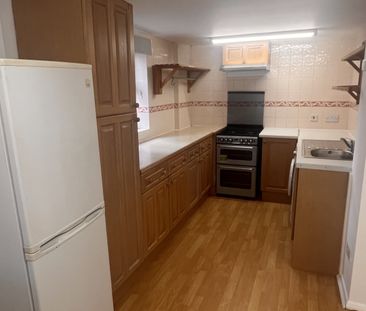 2 bed Semi-Detached - To Let - Photo 6