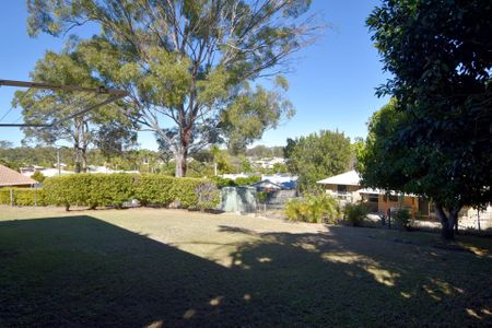 AFFORDABLE HOUSE IN QUIET CUL-DE-SAC IN SOUGHT AFTER SEAVIEW HEIGHTS - Photo 4