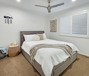 Bright, Spacious & Steps from the Water – Coastal Living at Its Best - Photo 2