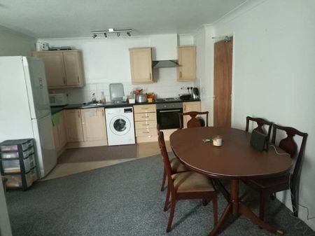 Room in a Shared Flat, Brook Court, NG7 - Photo 5