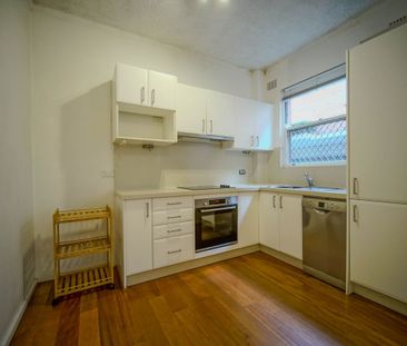 Bright & Spacious Three Bedroom Unit Moments from the Beach - Photo 5