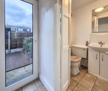 Crabbs Cottage, CM17, Old Harlow - Photo 4