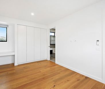 2/7 Catherine Street, Box Hill VIC 3128 - Townhouse For Rent | Domain - Photo 3