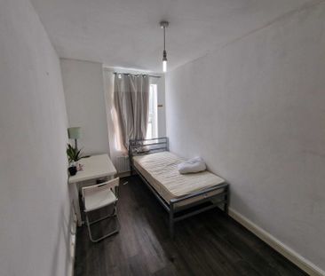 4 bedroom house to rent - Photo 2