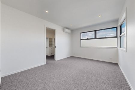 NEWLY BUILT LUXURY: CONTEMPORARY LIVING AT ITS FINEST - Photo 5