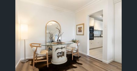 Superbly located apartment with quality finishes - Photo 2