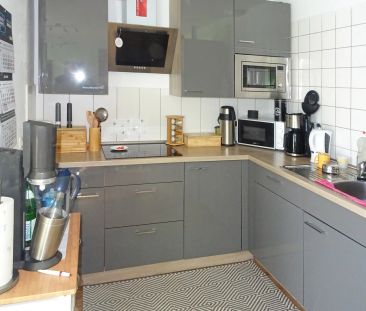 Großzügige Dachgeschosswohnung mit Balkon und schöner Aussicht! - Foto 2