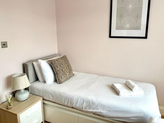 3 Bed Semi-Detached House, Abingdon Road, SW16 - Photo 1