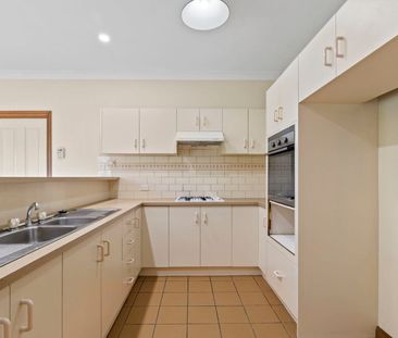 NEAT BUNGALOW IN A CENTRAL LOCATION - Photo 6