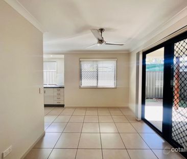 Modern 3 Bedroom Townhouse Low Maintenance - Photo 1