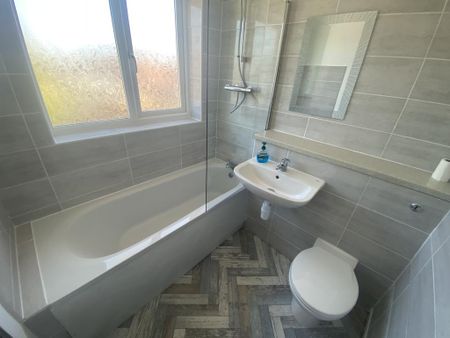 2 bedroom maisonette to rent - Photo 4