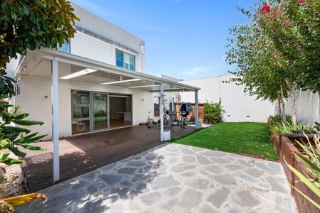 25 Lower Drive, Kew VIC 3101 - House For Rent | Domain - Photo 3