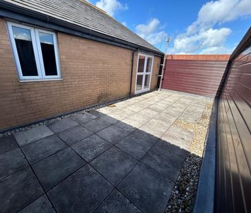 2 Bed Flat, Shield Retail Centre, BS34 - Photo 1