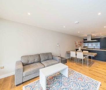 Farm Yard, SL4, London - Photo 2