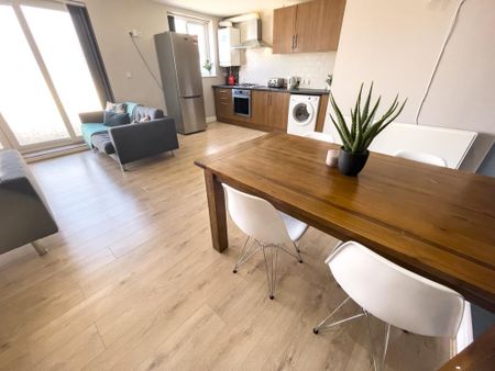 5 bedroom flat to rent - Photo 4