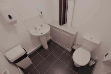 1 bedroom in a house share to rent - Photo 5