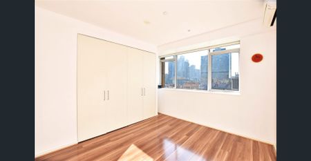 Gorgeous Unfurnished Two Bedroom Apartment in the Heart of Melbourne! - Photo 3