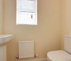 3 BEDROOM House - Semi-Detached - Photo 2