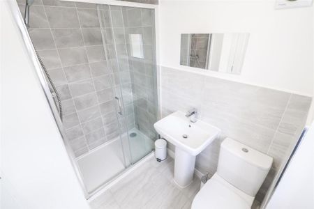 4 bedroom detached house to rent - Photo 3