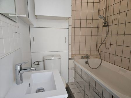 Location Appartement 2 pièces 50m² BESANCON 25000 - Photo 2