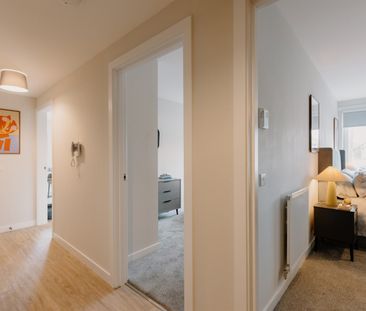 Casa, Vista Park, Glasgow, G33 - Photo 2