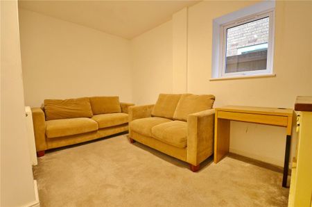 6 bedroom semi-detached house to rent - Photo 5